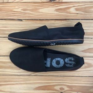 Sorel black leather flats